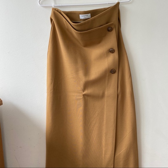 Buttoned-up wrap skirt - Picture 2 of 7